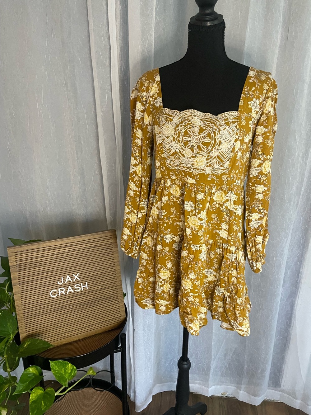Rewind Mustard Floral Lace-Trim Tunic Top